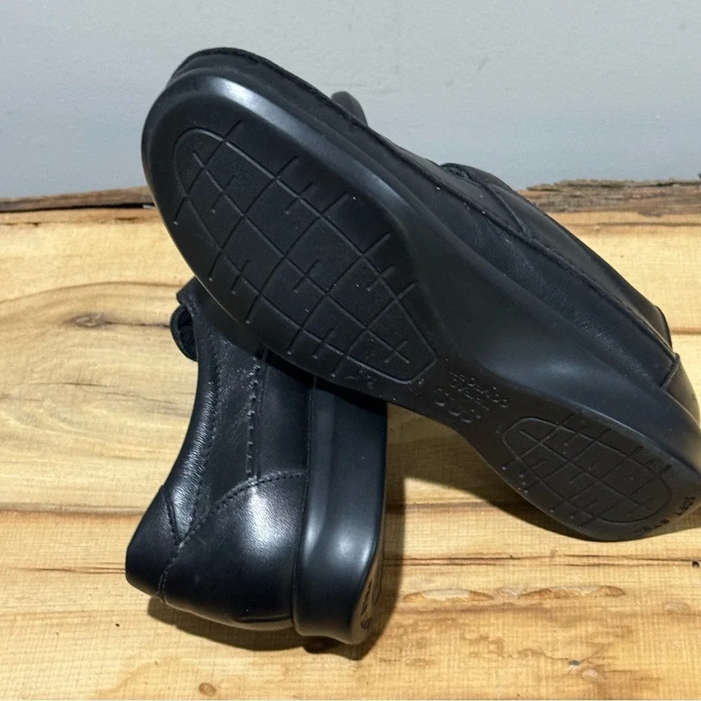 SAS Roamer womens‎ black leather strap loafers size 6N A26